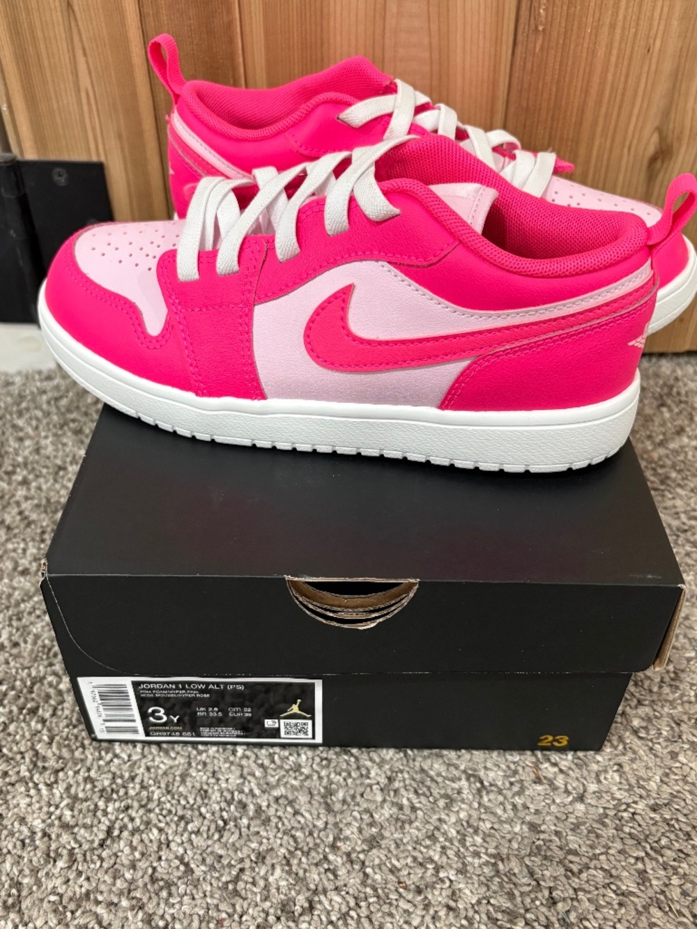 Jordan 1 Low ALT (Pink)